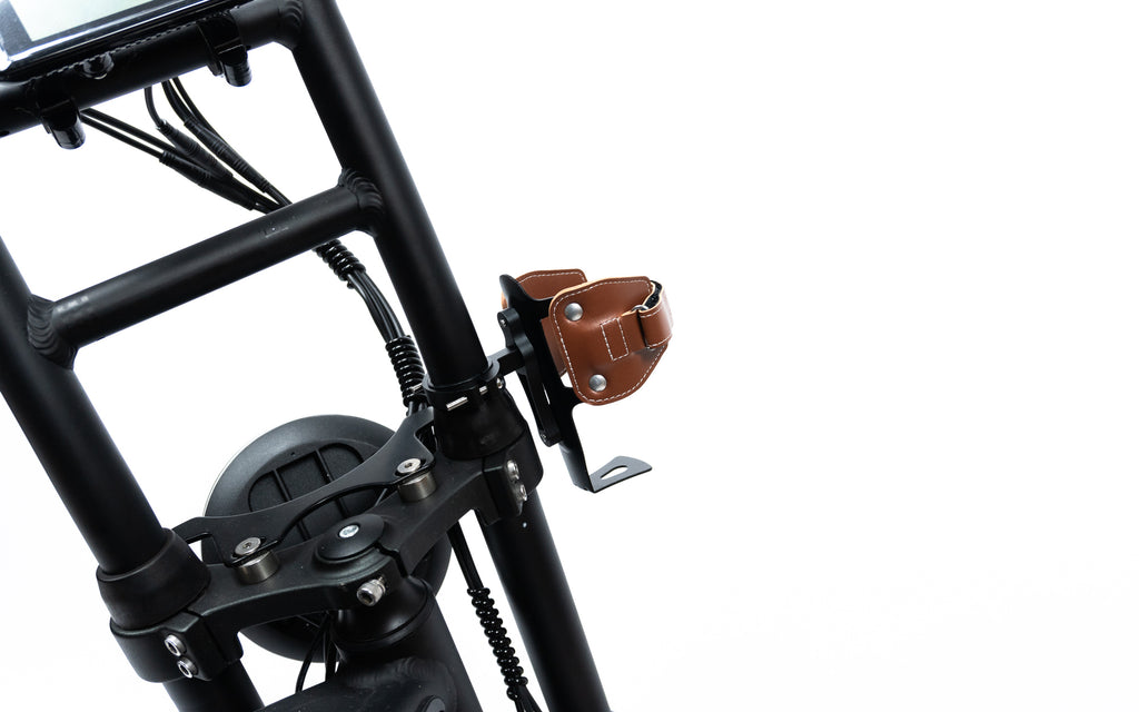 Bekerhouder Leer zwart (afstelbaar) – Desert Fox