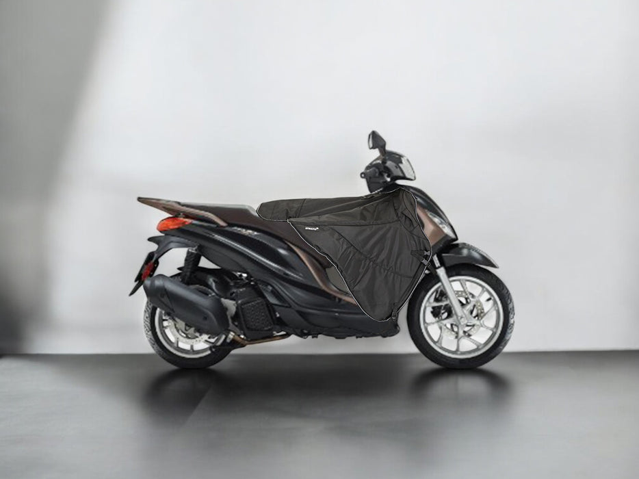 Stricto Premium Piaggio beenkleed scooter - Zwart